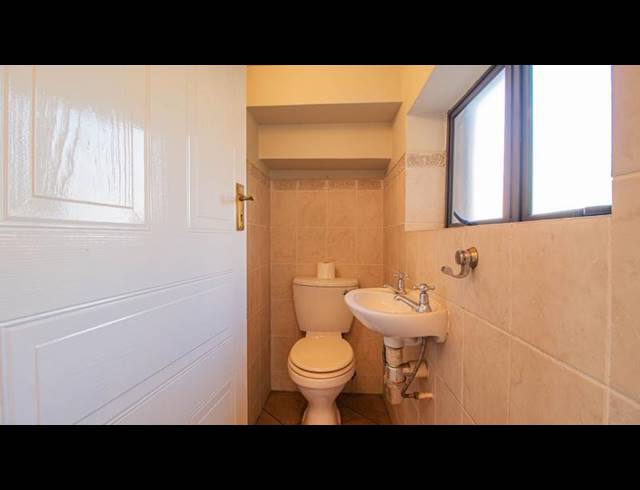 4 BEDROOM HOUSE FOR SALE IN GLEN ERASMIA